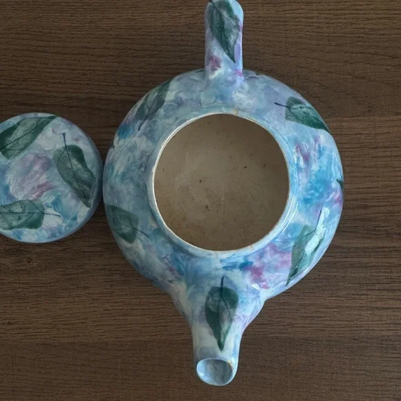 Handcrafted Ceramic Teapot with Leaf Design - Picture 4 of 7